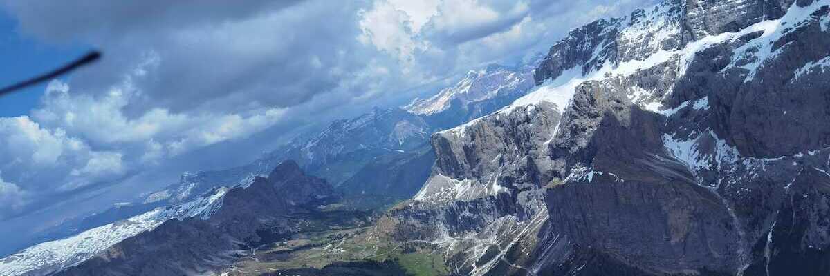 Flugwegposition um 11:54:39: Aufgenommen in der Nähe von 39048 Wolkenstein in Gröden, Autonome Provinz Bozen - Südtirol, Italien in 2945 Meter